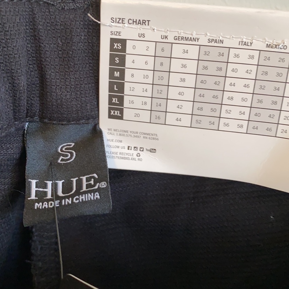 Hue Cuffed Chino Skimmer Black - Picture 6 of 8